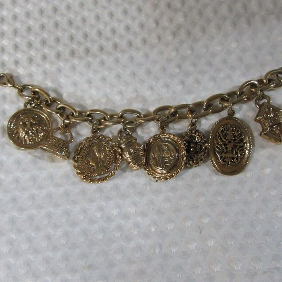 Heavy Chain Bracelet -Gold Color - Costume Jewelry - Picture 3 of 9